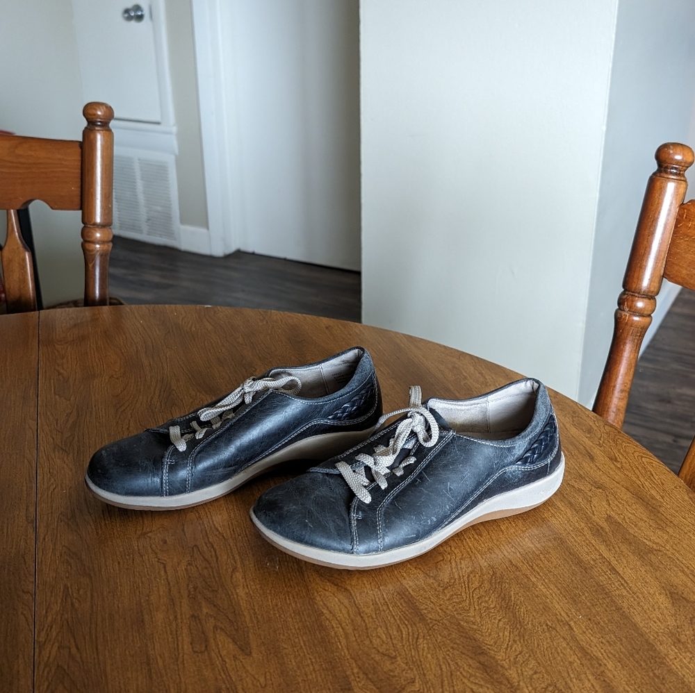 Aetrex - Dana Oxford Sneaker - Navy - Women's size 8.5